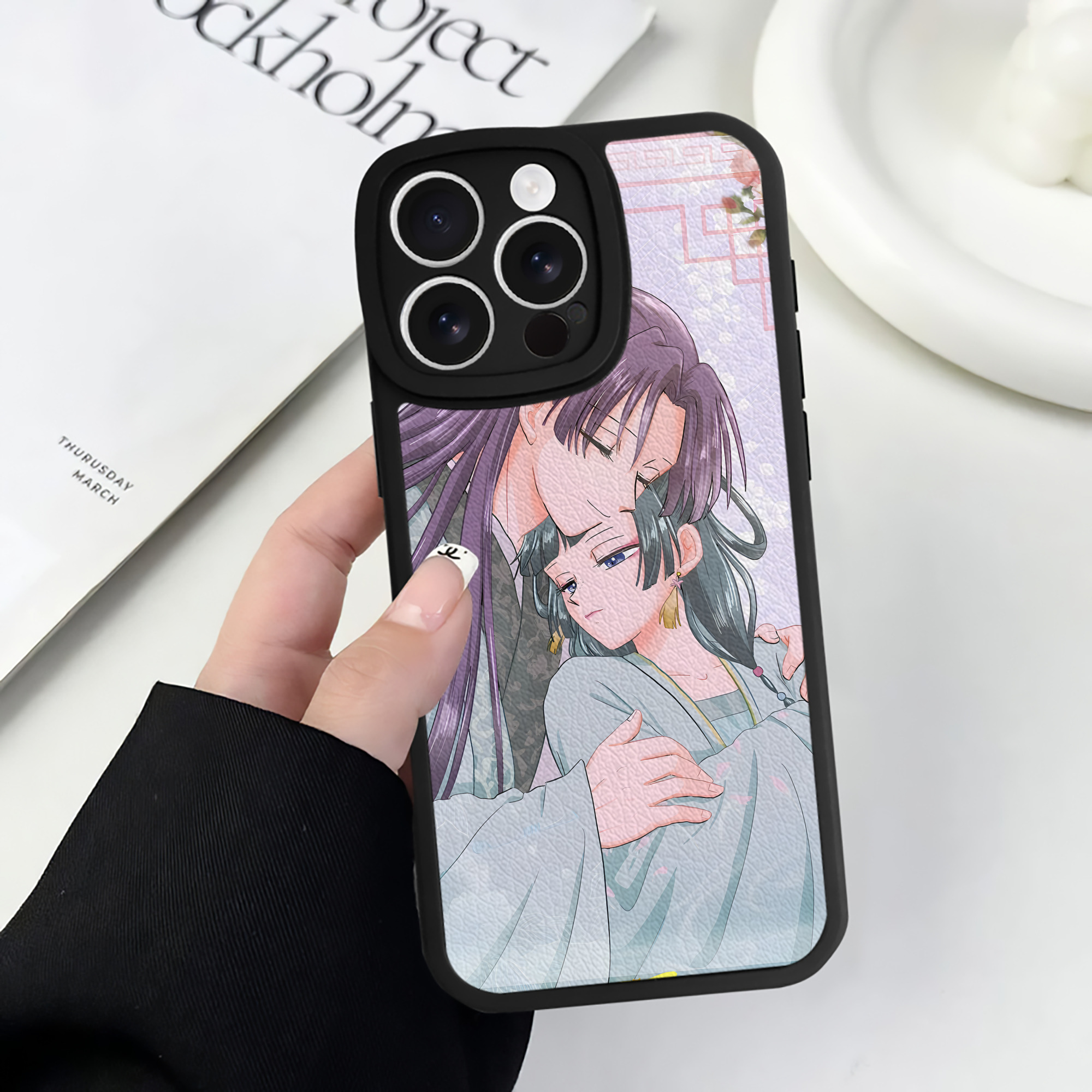 （画像用） 薬屋のひとりごと The Apothecary Diaries 【iPhone 16シリーズ対応】シリコンスマホケース（レザー調） 材質：シリコン